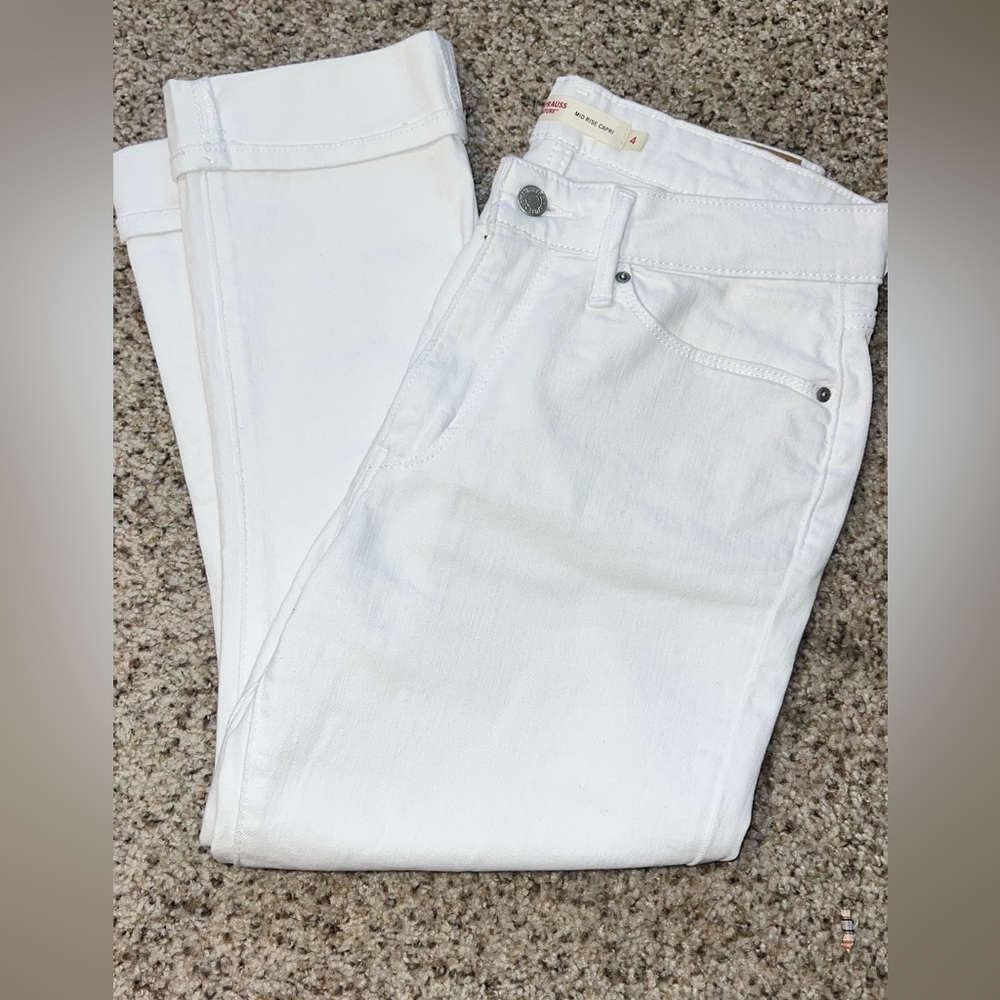 Levi Strauss Women's White Mid Rise Capri